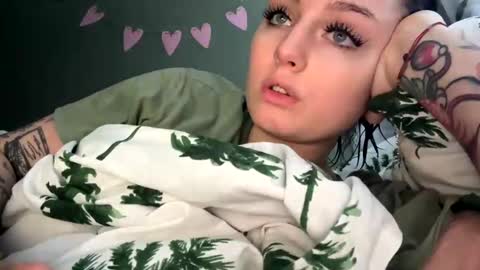 Evelyn  online show from 12/22/24, 10:58