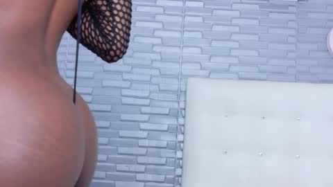 Snapshot of hungry_pussy18 chatting on 12/17/25, 02:01 sasha online show from 12/17/25, 02:01