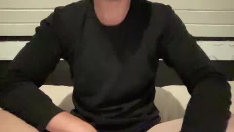 Snapshot of hungwank95 chatting on 12/13/24, 07:53 hungwank95 online show from 12/13/24, 07:53