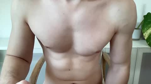 Snapshot of hungwank95 chatting on 03/08/25, 09:50 hungwank95 online show from 03/08/25, 09:50