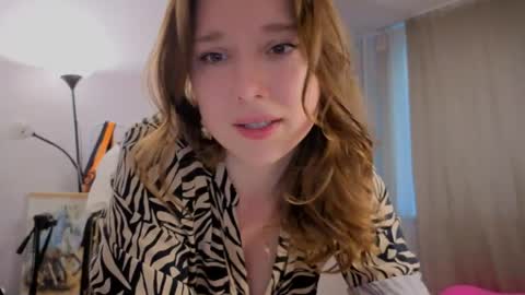 Snapshot of hunny_ines chatting on 05/16/26, 05:23 Ines online show from 05/16/26, 05:23