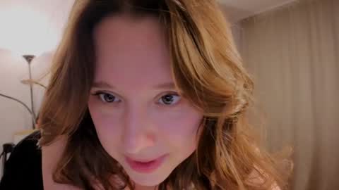 Snapshot of hunny_ines chatting on 05/22/26, 05:07 Ines online show from 05/22/26, 05:07