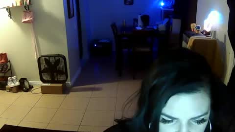 Snapshot of hunnybuna1 chatting on 01/12/25, 01:53 Tickin Heart online show from 01/12/25, 01:53