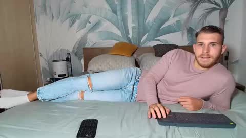 Hunter Bridges online show from 09/28/25, 06:41