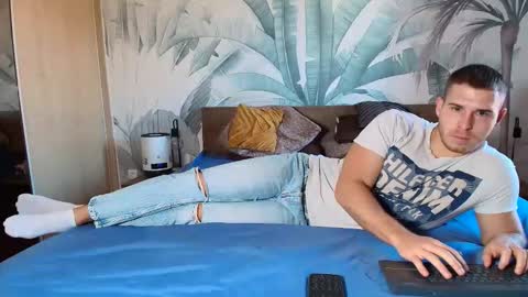 Snapshot of hunterbridges chatting on 11/05/25, 10:48 Hunter Bridges online show from 11/05/25, 10:48