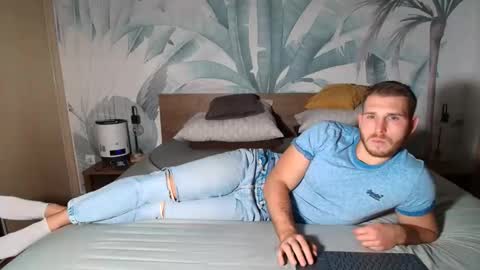 Snapshot of hunterbridges chatting on 11/20/25, 03:23 Hunter Bridges online show from 11/20/25, 03:23