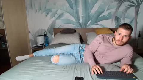 Snapshot of hunterbridges chatting on 11/22/25, 05:39 Hunter Bridges online show from 11/22/25, 05:39