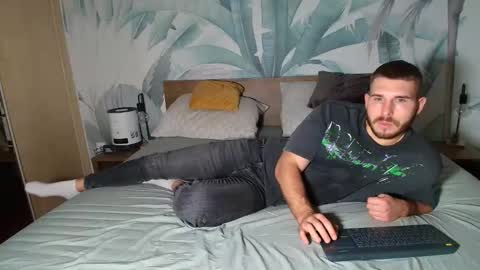 Snapshot of hunterbridges chatting on 11/28/25, 03:47 Hunter Bridges online show from 11/28/25, 03:47