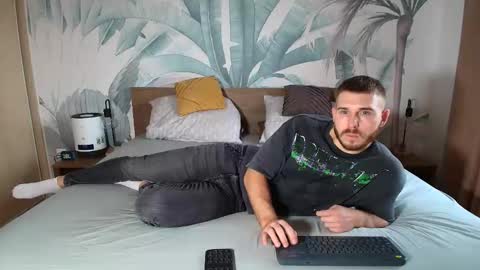 Snapshot of hunterbridges chatting on 11/29/25, 11:02 Hunter Bridges online show from 11/29/25, 11:02