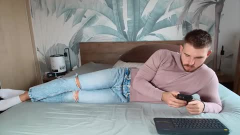 Snapshot of hunterbridges chatting on 11/30/25, 08:51 Hunter Bridges online show from 11/30/25, 08:51