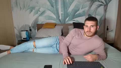 Snapshot of hunterbridges chatting on 12/04/25, 01:09 Hunter Bridges online show from 12/04/25, 01:09