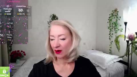 Snapshot of hunters_woman chatting on 09/29/25, 12:10 Irena online show from 09/29/25, 12:10