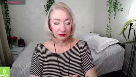 Snapshot of hunters_woman chatting on 10/12/25, 05:01 Irena online show from 10/12/25, 05:01