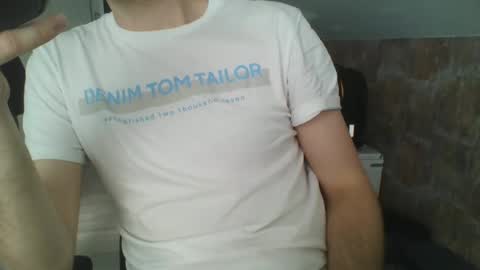 Snapshot of hunting_007 chatting on 02/25/25, 12:24 hunting_007 online show from 02/25/25, 12:24