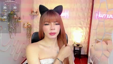 Snapshot of hurremcan_ chatting on 10/11/25, 02:15 Hurrem online show from 10/11/25, 02:15