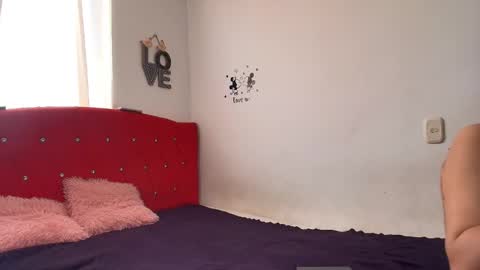 Snapshot of husbands_horny chatting on 02/06/26, 01:25 husbands_horny online show from 02/06/26, 01:25