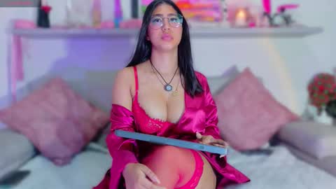 Hushaura online show from 12/15/25, 12:15