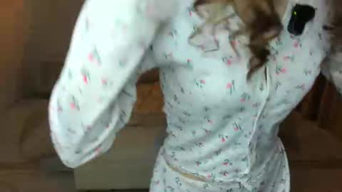 Lily online show from 07/20/26, 10:39