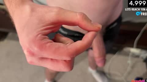 Snapshot of hxngb0i chatting on 11/15/25, 04:10 hxngb0i online show from 11/15/25, 04:10