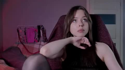 Snapshot of hype_meal_home chatting on 11/27/25, 05:37 Miley. PVT open i have extra prices on nude show online show from 11/27/25, 05:37