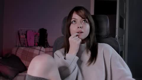 Snapshot of hype_meal_home chatting on 11/29/25, 11:30 Miley. PVT open i have extra prices on nude show online show from 11/29/25, 11:30