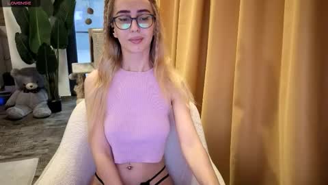 Emma Ava online show from 11/30/25, 07:34