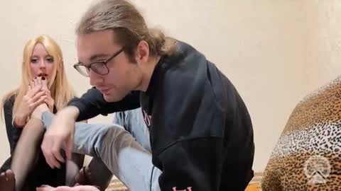 Snapshot of hyperfixation chatting on 11/09/25, 09:46 hyperfixation online show from 11/09/25, 09:46