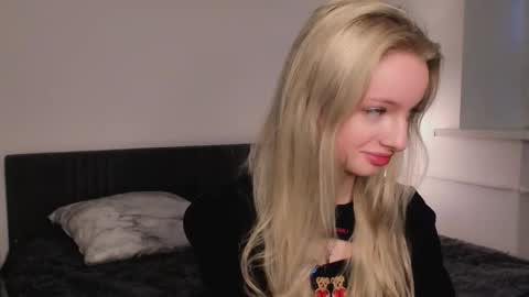 Snapshot of hypno_eyes_babe chatting on 10/02/25, 02:13 Kate online show from 10/02/25, 02:13