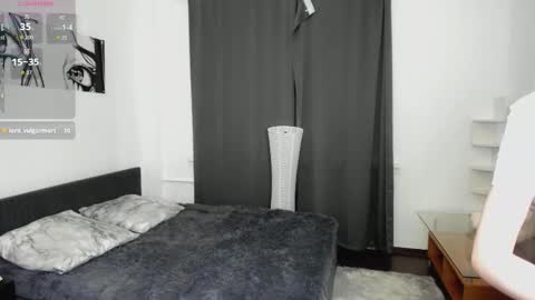 Snapshot of hypno_eyes_babe chatting on 10/24/25, 01:51 Kate online show from 10/24/25, 01:51