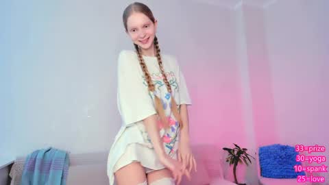 Snapshot of hypnoootic chatting on 05/15/26, 07:37 Jenny online show from 05/15/26, 07:37