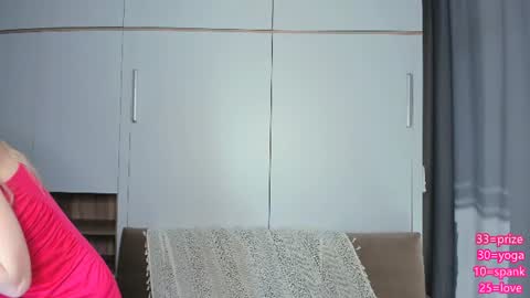 Snapshot of hypnoootic chatting on 06/10/26, 01:43 Jenny online show from 06/10/26, 01:43