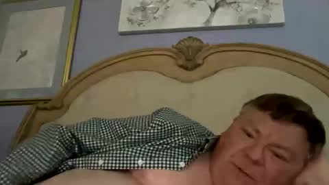 Snapshot of hypnotizing4u chatting on 11/22/25, 10:42 hypnotizing4u online show from 11/22/25, 10:42