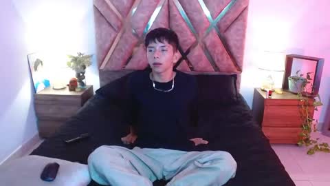 Snapshot of hyunjin_sun chatting on 09/19/25, 12:34 Son Hyunjin online show from 09/19/25, 12:34