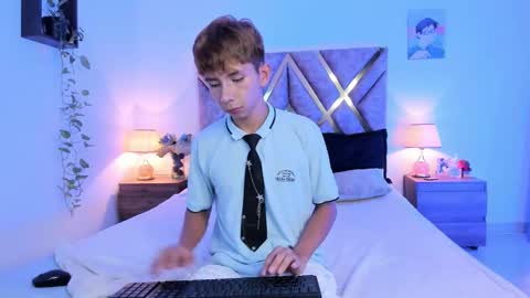 Snapshot of hyunjin_sun chatting on 10/24/25, 10:50 Son Hyunjin online show from 10/24/25, 10:50