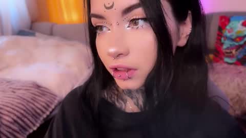 Snapshot of i_died_again chatting on 11/15/25, 09:06 Asya online show from 11/15/25, 09:06