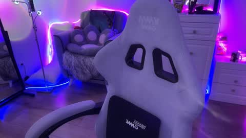 Snapshot of i_died_again chatting on 11/18/25, 09:03 Asya online show from 11/18/25, 09:03