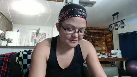 Snapshot of i_fetishize_u chatting on 01/25/25, 06:02 ShortStuff online show from 01/25/25, 06:02