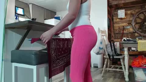 Snapshot of i_fetishize_u chatting on 02/06/25, 09:28 ShortStuff online show from 02/06/25, 09:28