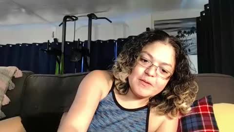 Snapshot of i_fetishize_u chatting on 02/23/25, 05:18 ShortStuff online show from 02/23/25, 05:18