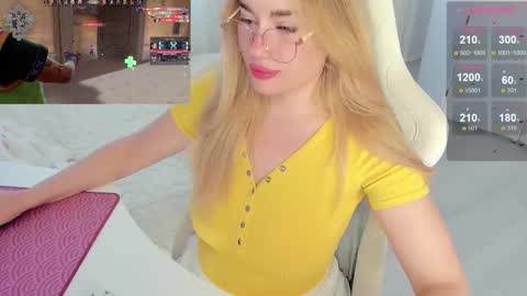 HiI am  EvaPVT is open  online show from 10/01/25, 12:33