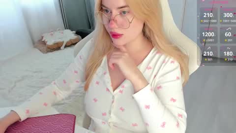 HiI am  EvaPVT is open  online show from 02/11/26, 09:14