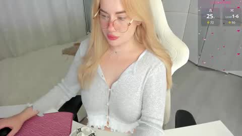 HiI am  EvaPVT is open  online show from 02/14/26, 02:36