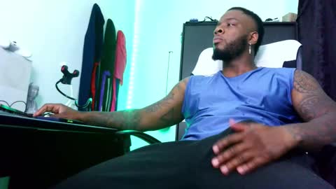 Mr H Independent model online show from 10/30/25, 03:30