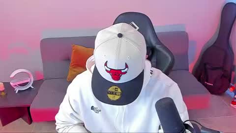 Light online show from 07/06/26, 12:40
