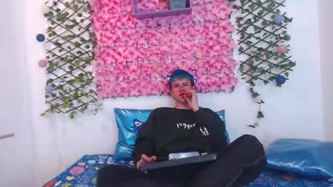 iam_lukas__ online show from 09/15/25, 07:47