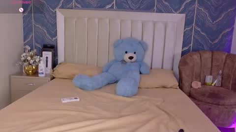 Snapshot of iam_nicolle chatting on 12/04/25, 12:47 iam_nicolle online show from 12/04/25, 12:47