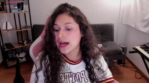 On instagram Imm  NikkiHelp me reach 100 likes online show from 11/08/25, 12:11