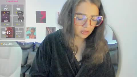 Snapshot of iam_sammy_01 chatting on 11/28/25, 01:25 Sammy online show from 11/28/25, 01:25