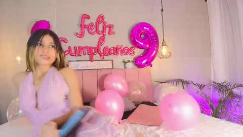 Snapshot of iam_sofii chatting on 11/12/25, 08:08 sofi online show from 11/12/25, 08:08