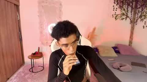 iamandrey_ online show from 06/30/26, 12:44